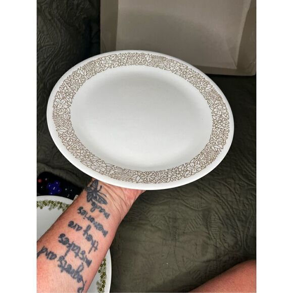 Corelle Woodland Brown 10” plate. One. Perfect shiny condition - Picture 10 of 13